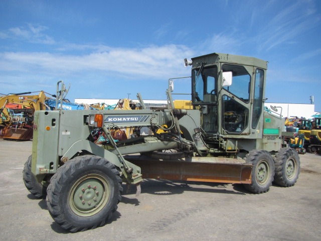 KOMATSU GD405A-2 ★ Road Equipment ★ CAB, BLADE 3.1m, SCARIFIER