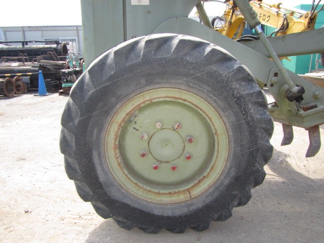 KOMATSU GD405A-2 ★ Road Equipment ★ CAB, BLADE 3.1m, SCARIFIER