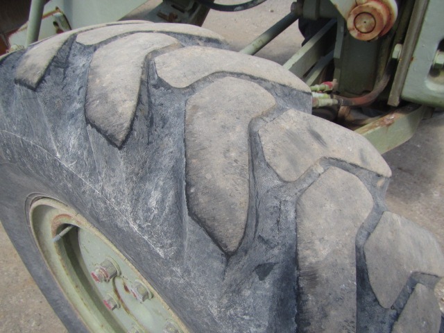 KOMATSU GD405A-2 ★ Road Equipment ★ CAB, BLADE 3.1m, SCARIFIER