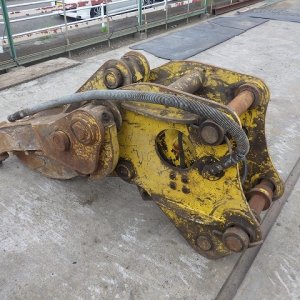 HS-700N ★ Parts & Attachment ★ Hydraulic Fork, Serial Number Unknown - Image 2