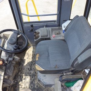 TCM L32 ★ Loader(Crawled/Wheeled) ★ CAB, BKT, A/C - Image 52