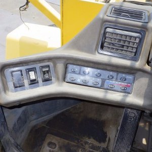TCM L32 ★ Loader(Crawled/Wheeled) ★ CAB, BKT, A/C - Image 55