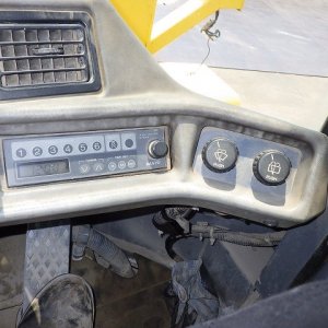 TCM L32 ★ Loader(Crawled/Wheeled) ★ CAB, BKT, A/C - Image 56