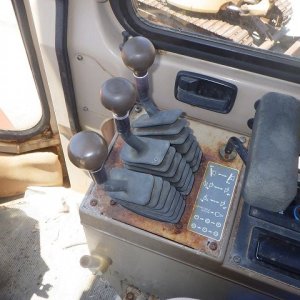HITACHI LX120-2C ★ Loader(Crawled/Wheeled) ★ CAB, SERVICE VALVE, A/C - Image 49
