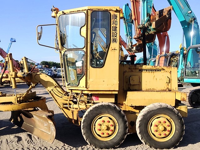 MITSUBISHI MG150 ★ Road Equipment ★ CAB, SCARIFIER, BLADE 3.1M