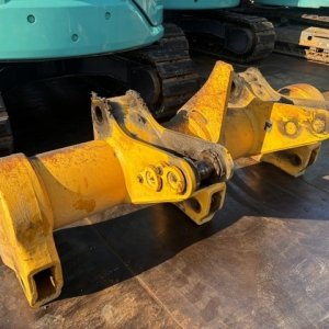 KOMATSU MULTI_SHANK_RIPPER_D85EX-15E0 ★ Parts & Attachment ★ 4DD01-J-12290 - Image 2