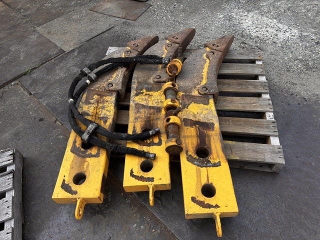 KOMATSU MULTI_SHANK_RIPPER_D85EX-15E0 ★ Parts & Attachment ★ 4DD01-J-12290
