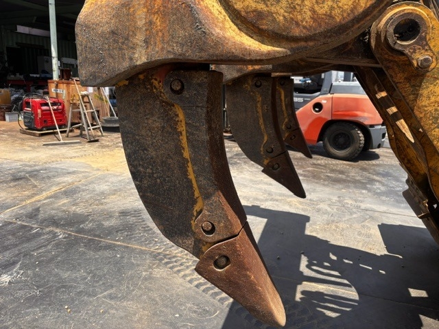 KOMATSU MULTI_SHANK_RIPPER_D85EX-15E0 ★ Parts & Attachment ★ 4DD01-J-12290