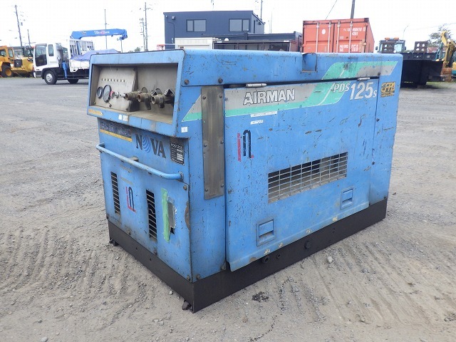 AIRMAN PDS125S ★ Generator & Compressor ★ Extra fee for Loading JPY20,000 搬出時費用 20,000円Inland Trucking Charge to Tomakomai port JPY20,000 苫小牧港までの国内回送費 20,000円