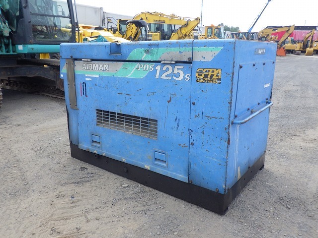 AIRMAN PDS125S ★ Generator & Compressor ★ Extra fee for Loading JPY20,000 搬出時費用 20,000円Inland Trucking Charge to Tomakomai port JPY20,000 苫小牧港までの国内回送費 20,000円