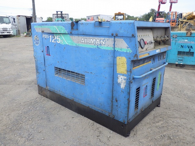 AIRMAN PDS125S ★ Generator & Compressor ★ Extra fee for Loading JPY20,000 搬出時費用 20,000円Inland Trucking Charge to Tomakomai port JPY20,000 苫小牧港までの国内回送費 20,000円