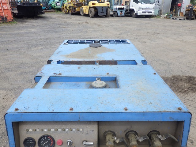 AIRMAN PDS125S ★ Generator & Compressor ★ Extra fee for Loading JPY20,000 搬出時費用 20,000円Inland Trucking Charge to Tomakomai port JPY20,000 苫小牧港までの国内回送費 20,000円