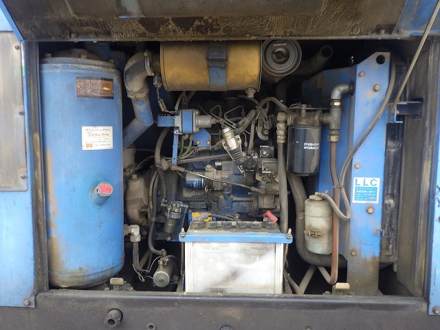 AIRMAN PDS125S ★ Generator & Compressor ★ Extra fee for Loading JPY20,000 搬出時費用 20,000円Inland Trucking Charge to Tomakomai port JPY20,000 苫小牧港までの国内回送費 20,000円