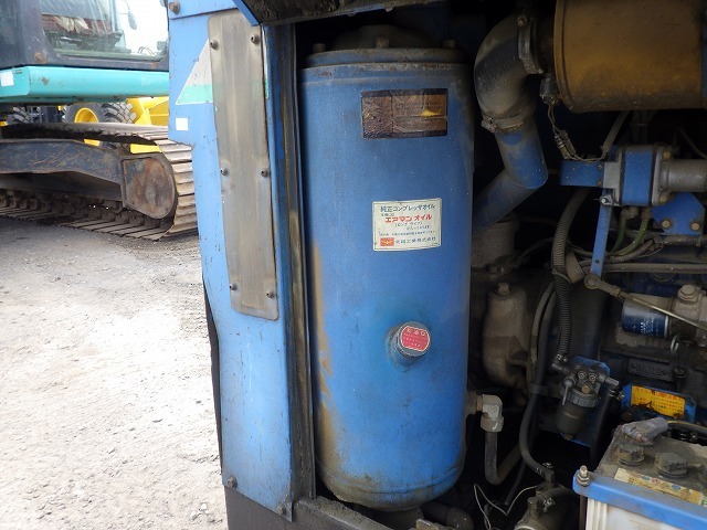 AIRMAN PDS125S ★ Generator & Compressor ★ Extra fee for Loading JPY20,000 搬出時費用 20,000円Inland Trucking Charge to Tomakomai port JPY20,000 苫小牧港までの国内回送費 20,000円
