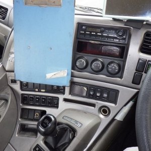 NISSAN DIESEL PKG-GK4XLB ★ Vehicle ★ Tractor Head, 215,082km - Image 40
