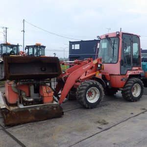 KUBOTA R530Z ★ Loader(Crawled/Wheeled) ★ CAB, MIYAMOTO Road Heater(MH320ミニ), Piping, w/Counter weight & Bucket, 建機工譲渡書 - Image 1