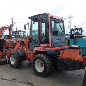 KUBOTA R530Z ★ Loader(Crawled/Wheeled) ★ CAB, MIYAMOTO Road Heater(MH320ミニ), Piping, w/Counter weight & Bucket, 建機工譲渡書 - Image 3