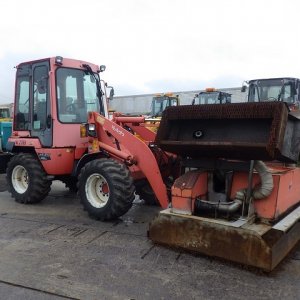 KUBOTA R530Z ★ Loader(Crawled/Wheeled) ★ CAB, MIYAMOTO Road Heater(MH320ミニ), Piping, w/Counter weight & Bucket, 建機工譲渡書 - Image 4