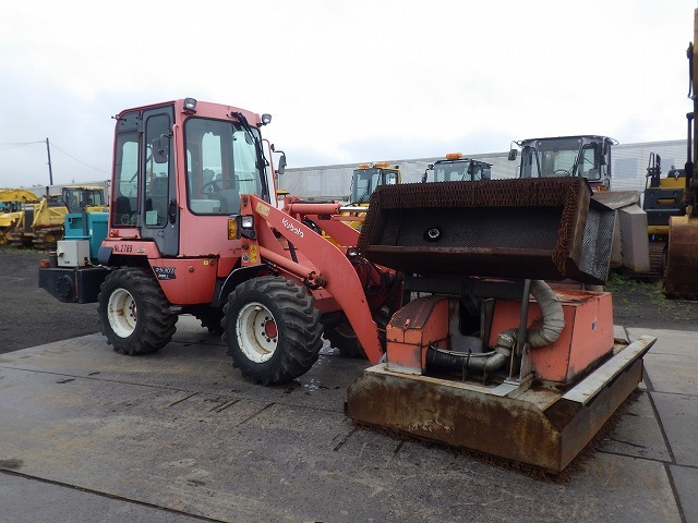 KUBOTA R530Z ★ Loader(Crawled/Wheeled) ★ CAB, MIYAMOTO Road Heater(MH320ミニ), Piping, w/Counter weight & Bucket, 建機工譲渡書
