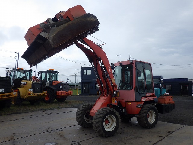 KUBOTA R530Z ★ Loader(Crawled/Wheeled) ★ CAB, MIYAMOTO Road Heater(MH320ミニ), Piping, w/Counter weight & Bucket, 建機工譲渡書