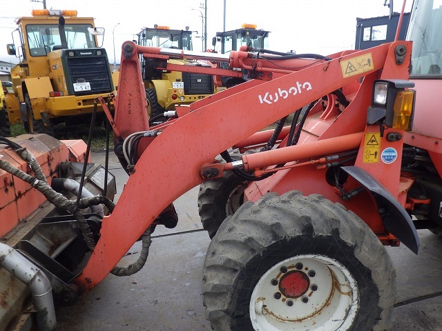 KUBOTA R530Z ★ Loader(Crawled/Wheeled) ★ CAB, MIYAMOTO Road Heater(MH320ミニ), Piping, w/Counter weight & Bucket, 建機工譲渡書
