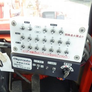 KUBOTA R530Z ★ Loader(Crawled/Wheeled) ★ CAB, MIYAMOTO Road Heater(MH320ミニ), Piping, w/Counter weight & Bucket, 建機工譲渡書 - Image 64
