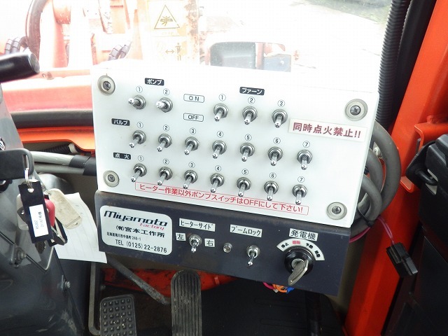KUBOTA R530Z ★ Loader(Crawled/Wheeled) ★ CAB, MIYAMOTO Road Heater(MH320ミニ), Piping, w/Counter weight & Bucket, 建機工譲渡書