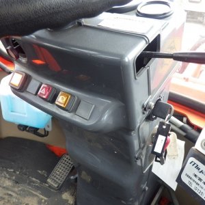 KUBOTA R530Z ★ Loader(Crawled/Wheeled) ★ CAB, MIYAMOTO Road Heater(MH320ミニ), Piping, w/Counter weight & Bucket, 建機工譲渡書 - Image 67