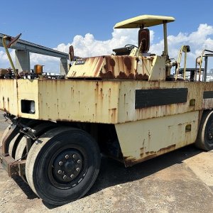 SAKAI TS200 ★ Road Equipment ★ Tire Roller, CNP, 12262km - Image 1