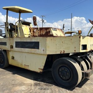 SAKAI TS200 ★ Road Equipment ★ Tire Roller, CNP, 12262km - Image 4