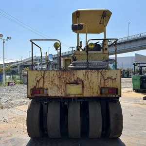 SAKAI TS200 ★ Road Equipment ★ Tire Roller, CNP, 12262km - Image 6