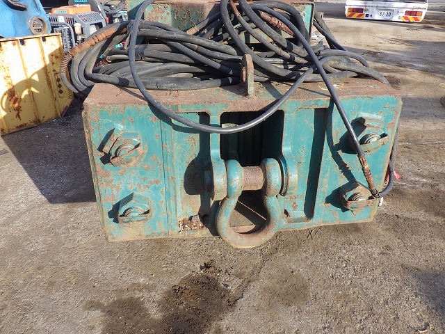 VIBRO_HAMMER_POWER_UNIT_Set ★ Parts & Attachment ★ Not checked operation & availability of missing parts 動作及び欠品の有無未確認