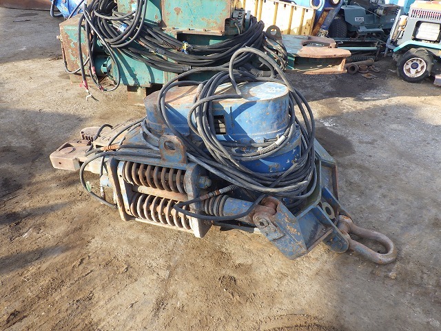 VIBRO_HAMMER_POWER_UNIT_Set ★ Parts & Attachment ★ Not checked operation & availability of missing parts 動作及び欠品の有無未確認