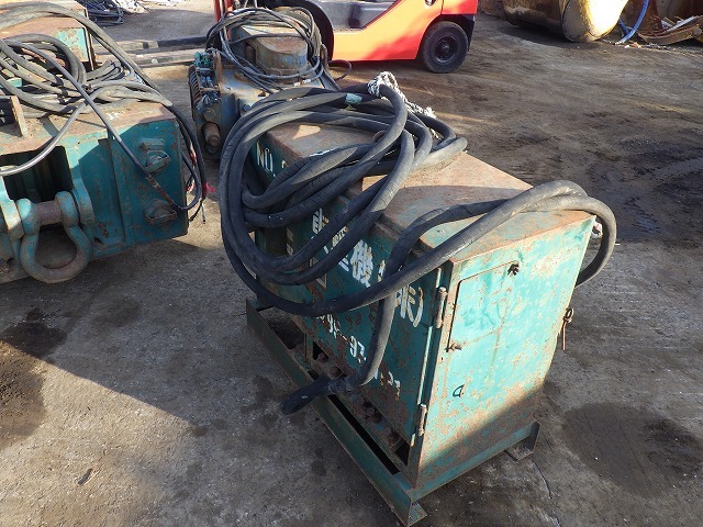 VIBRO_HAMMER_POWER_UNIT_Set ★ Parts & Attachment ★ Not checked operation & availability of missing parts 動作及び欠品の有無未確認