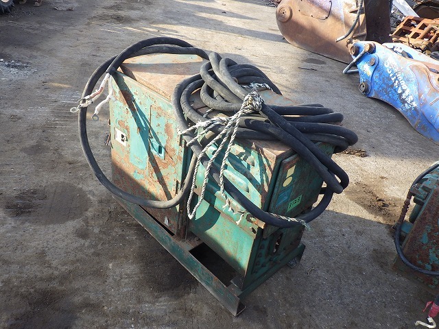 VIBRO_HAMMER_POWER_UNIT_Set ★ Parts & Attachment ★ Not checked operation & availability of missing parts 動作及び欠品の有無未確認