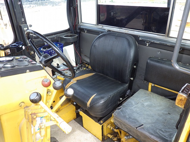 KOMATSU GD705A-4AE ★ Road Equipment ★ CAB, Blade(4,010mm), 81,075km