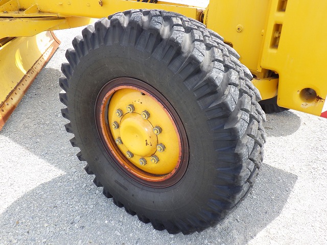 KOMATSU GD705A-4AE ★ Road Equipment ★ CAB, Blade(4,010mm), 81,075km