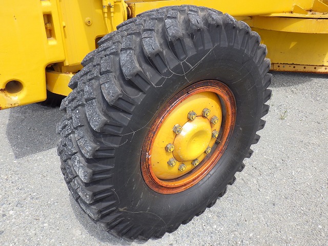 KOMATSU GD705A-4AE ★ Road Equipment ★ CAB, Blade(4,010mm), 81,075km