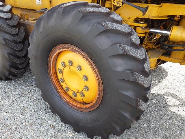 KOMATSU GD705A-4AE ★ Road Equipment ★ CAB, Blade(4,010mm), 81,075km