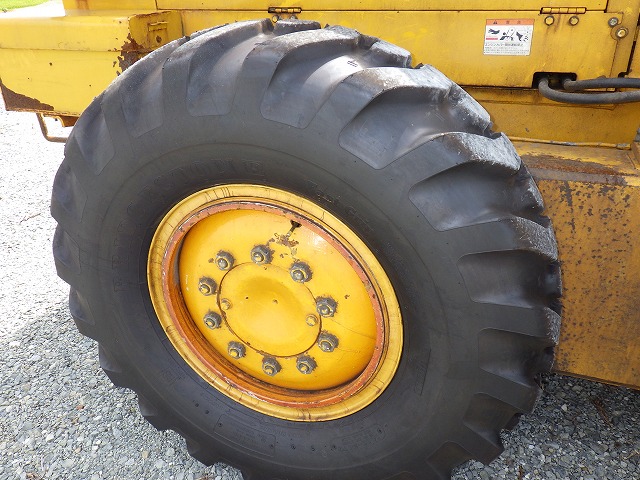 KOMATSU GD705A-4AE ★ Road Equipment ★ CAB, Blade(4,010mm), 81,075km