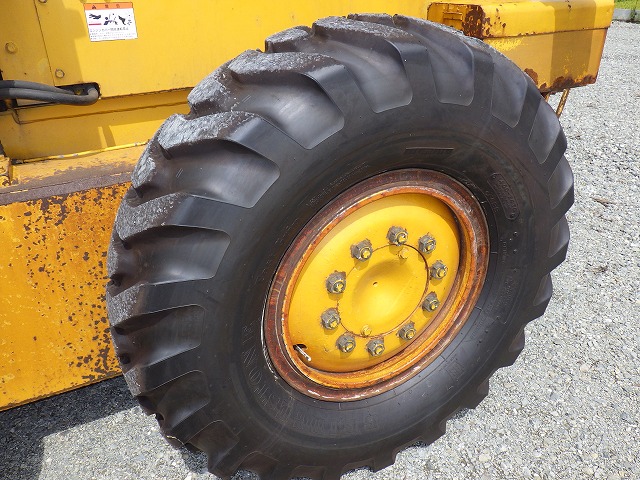 KOMATSU GD705A-4AE ★ Road Equipment ★ CAB, Blade(4,010mm), 81,075km
