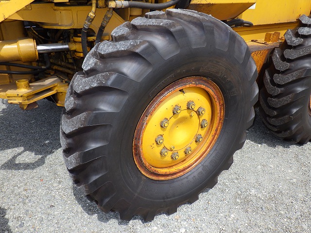 KOMATSU GD705A-4AE ★ Road Equipment ★ CAB, Blade(4,010mm), 81,075km