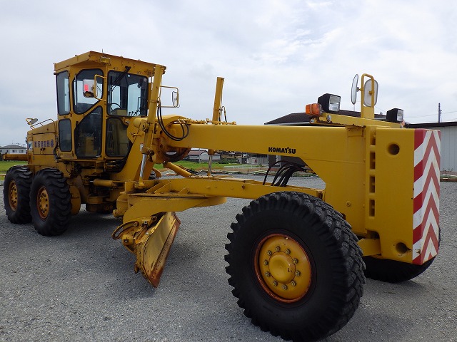 KOMATSU GD705A-4AE ★ Road Equipment ★ CAB, Blade(4,010mm), 81,075km