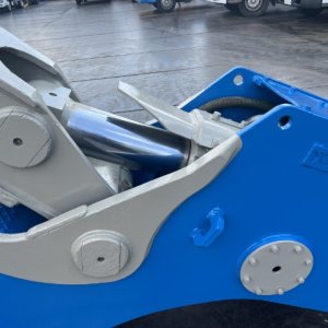 OKADA OSC-82MV ★ Parts & Attachment ★ Secondaly Crusher, w/Magnet(24V), Pin 370mm/110mm - Image 9