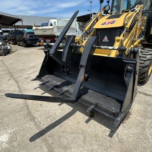 MASSIVE 3CX ★ Loader(Crawled/Wheeled) ★ Backhoe loader, CAB, Piping, Slide Arm, A/C, w/Breaker - Image 11
