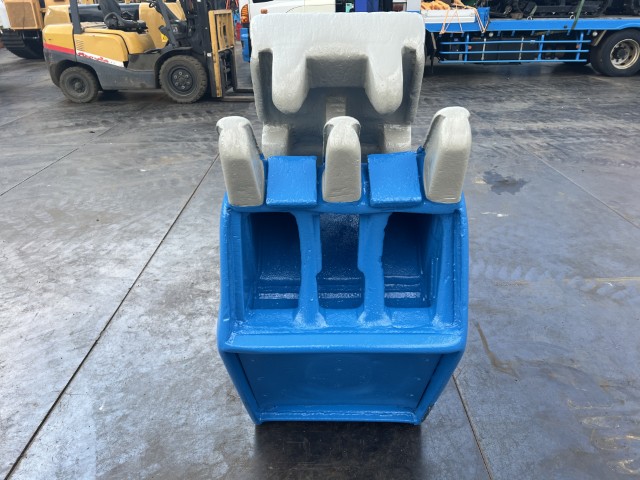 OKADA OSC-82MV ★ Parts & Attachment ★ Secondaly Crusher, w/Magnet(24V), Pin 370mm/110mm