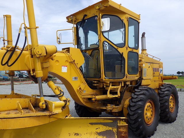KOMATSU GD705A-4AE ★ Road Equipment ★ CAB, Blade(4,010mm), 81,075km
