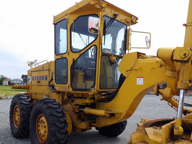 KOMATSU GD705A-4AE ★ Road Equipment ★ CAB, Blade(4,010mm), 81,075km
