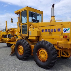 KOMATSU GD705A-4AE ★ Road Equipment ★ CAB, Blade(4,010mm), 81,075km - Image 3