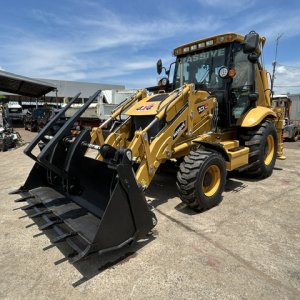 MASSIVE 3CX ★ Loader(Crawled/Wheeled) ★ Backhoe loader, CAB, Piping, Slide Arm, A/C, w/Breaker - Image 1